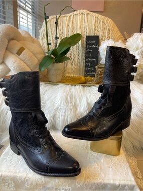 Oak Tree Farms EUC “Faye” Victorian Style Short Boots in Black Leather MSRP$285